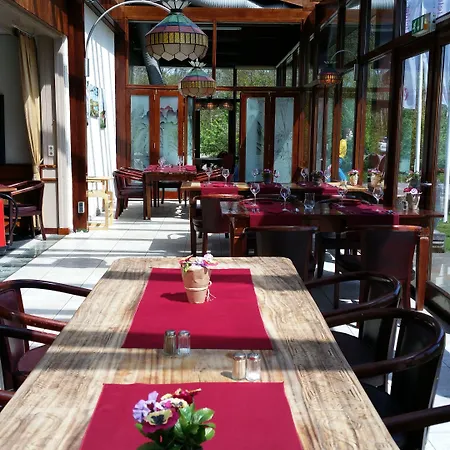 호텔 Hotel Den Helder 3*